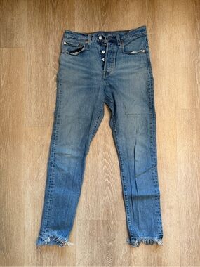 Levi's Women's Medium Blue Skinny Jeans with Frayed Hem